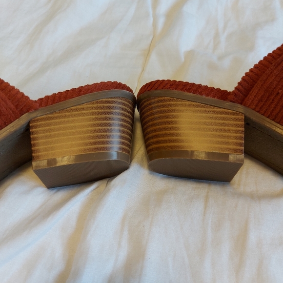 🌱 NWOT American Eagle Heeled Mule - Picture 4 of 6